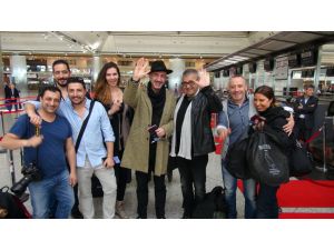 Türk şarkıcı, Eurovision için yola çıktı