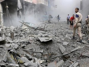 Suriye rejimi Halep'te yerleşim yerini bombaladı: 7 ölü, 30 yaralı