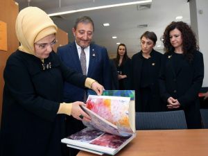 Emine Erdoğan, 'İzler Sergisi’nin açılışına katıldı
