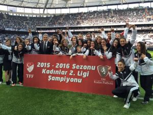 Beşiktaş'ta sporcular Vodafone Arena’da taraftarlarını selamladı