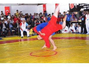 Türkiye Sambo Şampiyonası Kıran Kırana Maçlarla Başladı