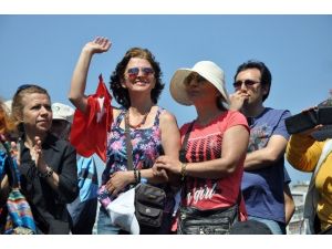 İzmir’de 1 Mayıs Türkülerle Kutlanıyor