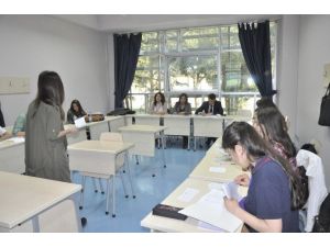 Lise Ve Yüksekokul Öğrencileri İngilizce Münazara Yaptı