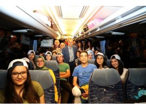 Başkan Gürlesin, Lise Öğrencilerini İstanbul’a Gönderdi
