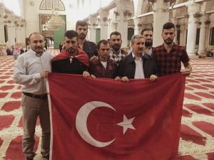 Mustafa Destici ve arkadaşları, Mescid-i Aksa’da Türk bayrağı açmış