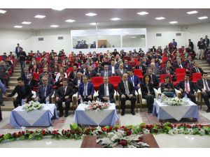 Kars'ta 'Yeni Anayasa ve Başkanlık Sistemi' konferansı