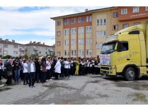 Öğrencilerden Bayır Bucak Türkmenlerine Yardım