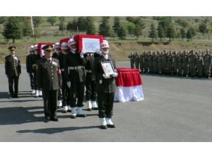 Elektrik Çarpması Ve Kalp Krizi Sonucu Şehit Olan 2 Asker Memleketlerine Uğurlandı