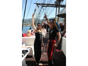 Avrupa’nın En Büyük Korsan Gemisi Yolcu Avına Çıktı