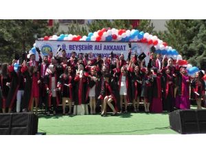 Beyşehir MYO’da Mezuniyet Sevinci