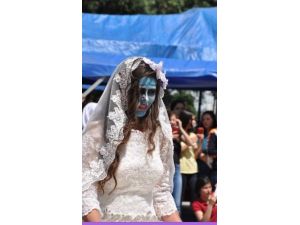 Öğrenciler Makyaj Ve Kostümleriyle Dikkat Çekti