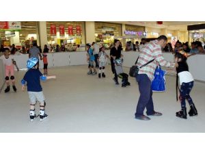 Alışveriş Yapana Buz Pisti Keyfi