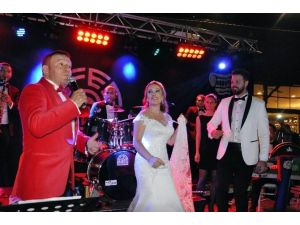 Mustafa Topaloğlu, Oğlunu Kuşadası’nda Evlendirdi