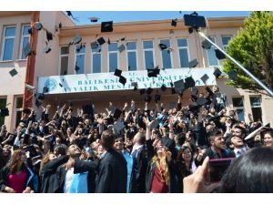 Altınoluk MYO’da Mezuniyet Heyecanı Yaşandı