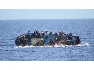İtalya Açıklarında Göçmen Teknesi Battı, 562 Kişi Kurtarıldı
