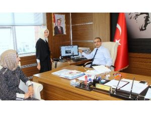 Cumhurbaşkanı Erdoğan’ın Girişimleriyle Türk Vatandaşlığına Geçen Suriyeli Ravda Nur, Rektör Güvenç’i Ziyaret Etti