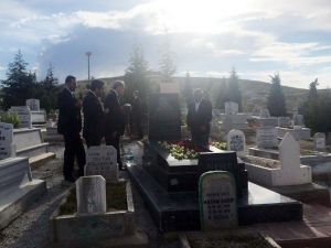 Cumhurbaşkanı Erdoğan, Neşet Ertaş’ın Mezarını Ziyaret Etti