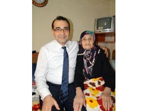 Müsteşar Dönmez, 102 Yaşındaki Anneannesinin Hayır Duasını Aldı