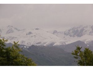 Tunceli’de Yüksek Kesimlere Kar Yağdı