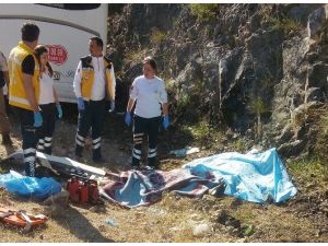 Antalya’da Otobüs Kayalıklara Çarptı: 2 Ölü, 10 Yaralı