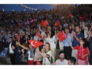 Resul Dindar Siyasilere Kızdı