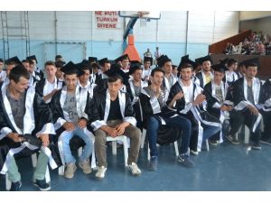 Gelibolu Mehmet Akif Ersoy Mesleki Ve Teknik Anadolu Lisesinde Mezuniyet Sevinci