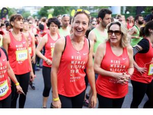 Yüzlerce kadın Bağdat Caddesi'nde spor olsun diye koştu