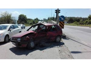 Esentepe Kavşağında Kaza: 3 Yaralı