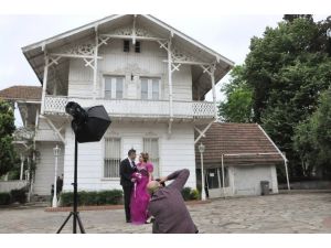 Gebze’de Osman Hamdi Bey Köşkü Gelin Ve Damatların Akınına Uğruyor