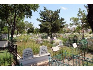 Yukarı Tekke Mezarlığı’nda Çalışmalar Sürüyor