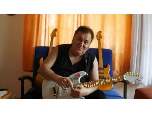 Ünlü Gitarist Asım Can Gündüz Hayatını Kaybetti