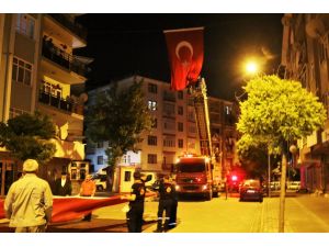 Kırşehir’de şehit Astsubayın baba evi, Türk Bayrakları ile donatıldı