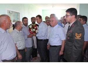 Samsat Kaymakamı Atak şehit aileleri ile bayramlaştı