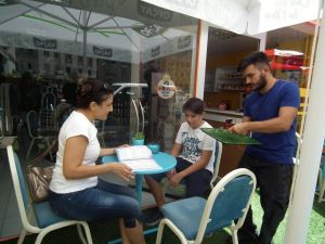 Çay iç, kitabı kap