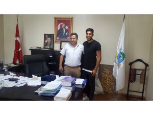 Liverpool'un yıldızı Emre Can memleketi Hocalar’da hasret giderdi