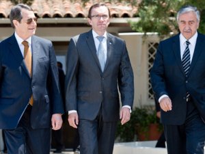 Kıbrıs’ta liderler yeniden bir arada