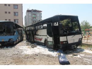 Dörtyol’da park halindeki 2 otobüs yandı