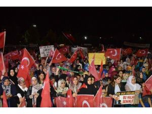 Diyarbakır’daki Demokrasi nöbetinde vatandaşlar birlik mesajı verdi