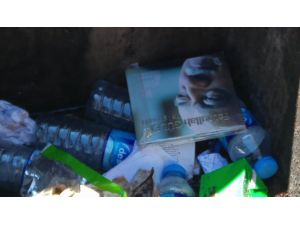 FETÖ elebaşının kitapları çöplerden çıkıyor