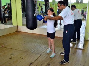 Adana’da boks kursuna büyük ilgi