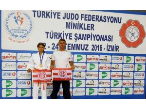 Antalyasporlu Sude, Türkiye 3.’sü oldu
