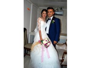 Darbe mağduru damat, bu kez düğününe katılabildi