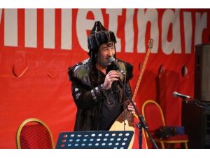 Arslanberk Sultanbekov demokrasi nöbetinde sahne aldı