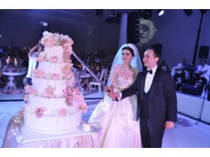 Masal gibi bir düğünle evlendiler