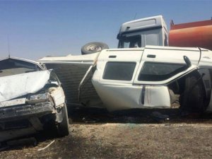 TIR, kamyonete ve otomobile çarptı: 1 ölü, 3 yaralı
