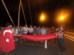 Köylüler Nissibi Köprüsünde demokrasi yürüyüşü düzenledi