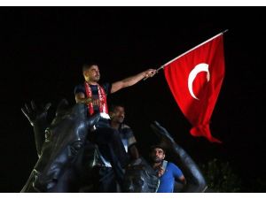 Antalya’da demokrasi nöbeti devam ediyor