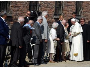 Papa Francis, Nazi kampı Auschwitz’i ziyaret etti