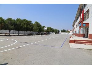 Turgutlu Belediyesi okulları güzelleştiriyor