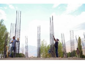 İnşaat işçilerinin zorlu yaşamı